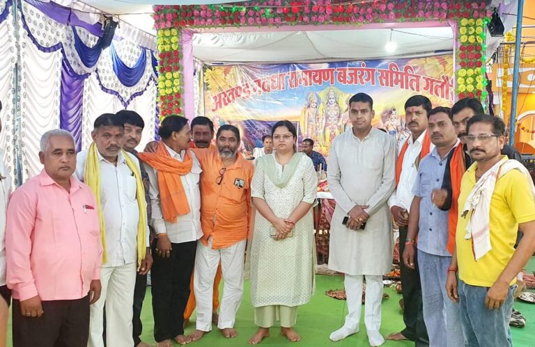 ग्राम गतौरी के अखंड नवधा रामायण और राम मंदिर स्थापना में बिलासपुर एसपी व जिला पंचायत सभापति गौरहा हुए शामिल।