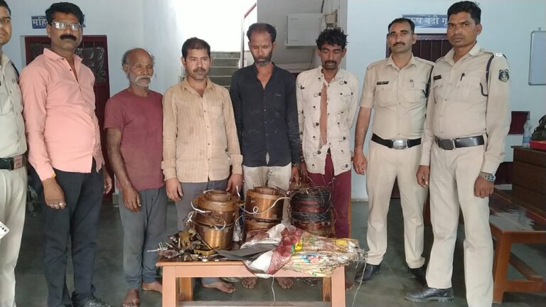 विद्युत ट्रांसफार्मर चोरी कर ले जाते 04 आरोपी गिरफतारग्राम नगपुरा के ग्रामीणों की सजगता से ट्रांसफार्मर चोरो को दबोचा गया