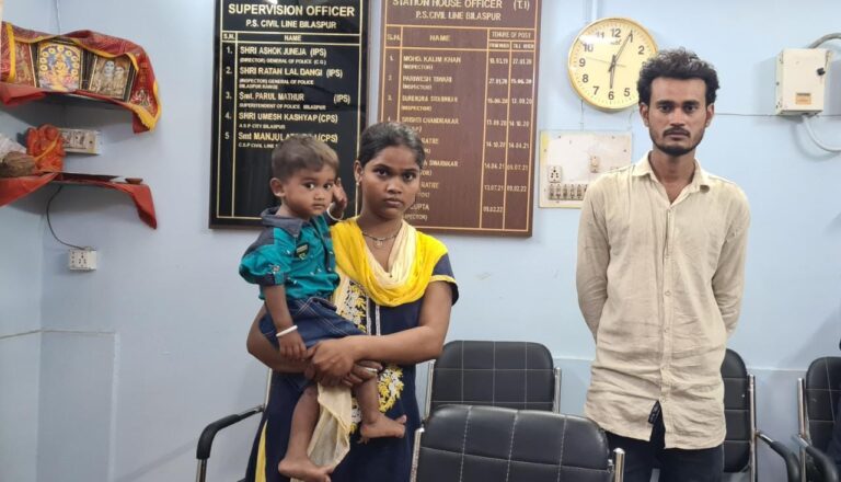 पति पत्नी के आपसी विवाद में महिला ने खाया जहर तोरवा पुलिस ने तत्काल उपचार हेतु किया अस्पताल में भर्ती पति पत्नी के बीच बच्चों को लेकर हुआ था विवाद महिला की स्थिति सामान्य उपचार जारी…