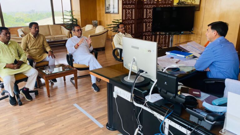 रेल मंत्रालय ने छत्तीसगढ़-समता एक्सप्रेस समेत 6 यात्री ट्रेनें बहाल करने का निर्णय… रेल मंत्रालय ने छत्तीसगढ़-समता एक्सप्रेस समेत 6 यात्री ट्रेनें बहाल करने का निर्णय…