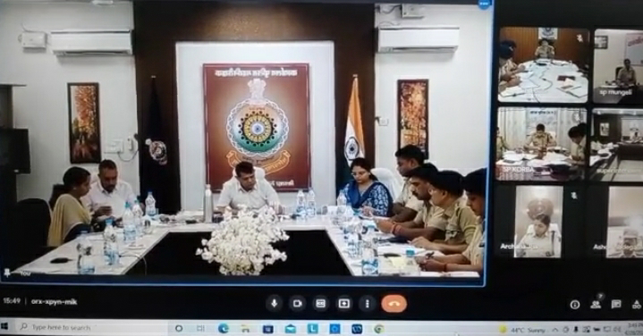 बिलासपुर संभाग के पुलिस महानिरीक्षक रतन लाल डांगी के द्वारा संभाग के समस्त पुलिस अधीक्षकों एवं राजत्रित पुलिस अधिकारियों की ली गई बैठक….