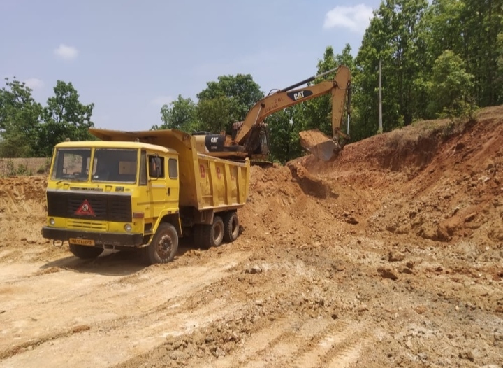 फोरलेन सड़क निर्माण डीबीएल कंपनी राजस्व एवं वनभूमि से मिट्टी- मुरुम का गैर तरीके से कर रहा खनन, जवाबदार अमला कुम्भकर्णीय निंद्रा में…