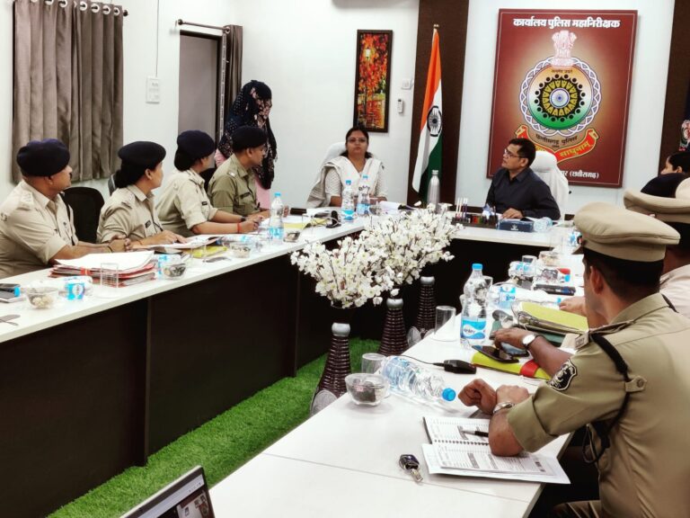 पुलिस महानिरीक्षक बिलासपुर ने लगातार दूसरे दिन समीक्षा बैठक में अपराध पीड़ितों से की सीधी बातचीत एवं पुलिस अधीक्षकों को दिये महिला संबंधी अपराधों में गंभीरतापूर्वक जांच व निराकरण के निर्देश… पुलिस महानिरीक्षक बिलासपुर ने लगातार दूसरे दिन समीक्षा बैठक में अपराध पीड़ितों से की सीधी बातचीत एवं पुलिस अधीक्षकों को दिये महिला संबंधी अपराधों में गंभीरतापूर्वक जांच व निराकरण के निर्देश…