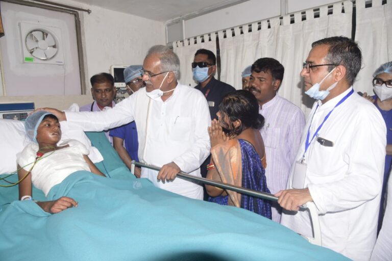 मुख्यमंत्री बोले.. एक-एक नागरिक की जान हमारे लिए अनमोल, राहुल की पढ़ाई का खर्च उठायी राज्य सरकार… मुख्यमंत्री बोले.. एक-एक नागरिक की जान हमारे लिए अनमोल, राहुल की पढ़ाई का खर्च उठायी राज्य सरकार…