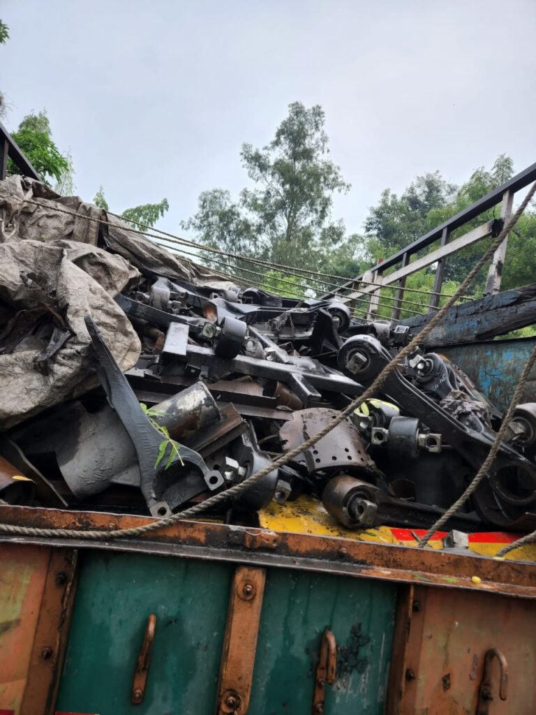 एंटी क्राइम एण्ड साइबर यूनिट तथा सिरगिट्टी पुलिस की संयुक्त कार्यवाही..अवैध कबाड पर बडी कार्यवाही। 10 चक्का ट्रक मे लोड कबाड सामान के साथ वाहन की जप्ति…. एंटी क्राइम एण्ड साइबर यूनिट तथा सिरगिट्टी पुलिस की संयुक्त कार्यवाही..अवैध कबाड पर बडी कार्यवाही। 10 चक्का ट्रक मे लोड कबाड सामान के साथ वाहन की जप्ति….