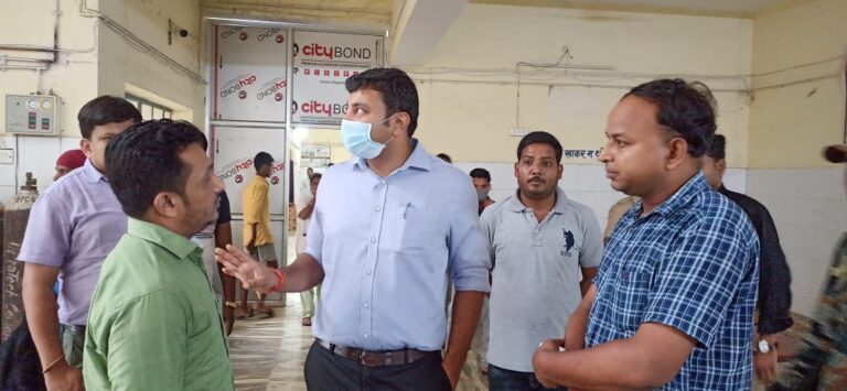 कलेक्टर पहुँचे तहसील कार्यालय, व्यवस्थाओ के प्रति जताई गहरी नाराजगी…