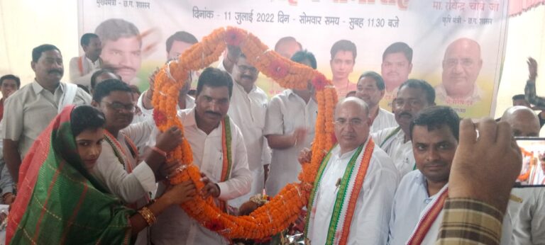 नवनियुक्त मंडी अध्यक्ष व सदस्य लोगों के शपथ ग्रहण समारोह में एक मंच पर दिखे क्षेत्र के सभी कांग्रेसी.. नवनियुक्त मंडी अध्यक्ष व सदस्य लोगों के शपथ ग्रहण समारोह में एक मंच पर दिखे क्षेत्र के सभी कांग्रेसी..