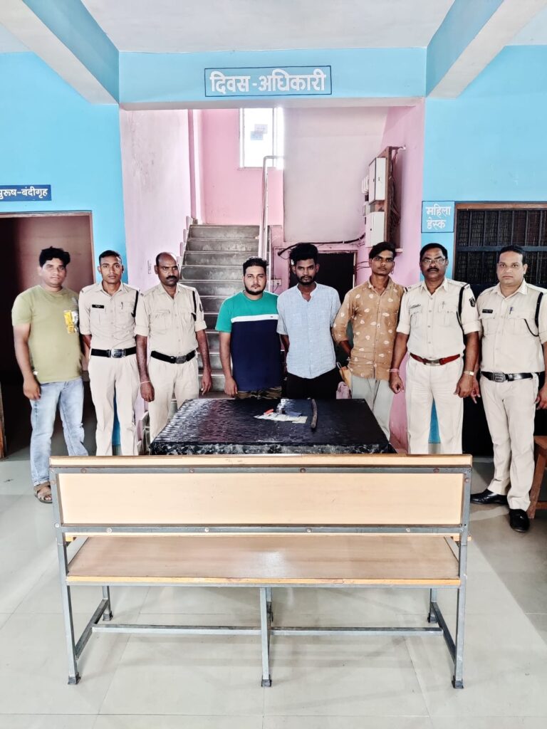 हाइवे में ट्रक चालक से लूट करने वाले 3 आरोपी गिरफ्तार..चाकू अड़ाकर दिया था घटना को अंजाम… हाइवे में ट्रक चालक से लूट करने वाले 3 आरोपी गिरफ्तार..चाकू अड़ाकर दिया था घटना को अंजाम…