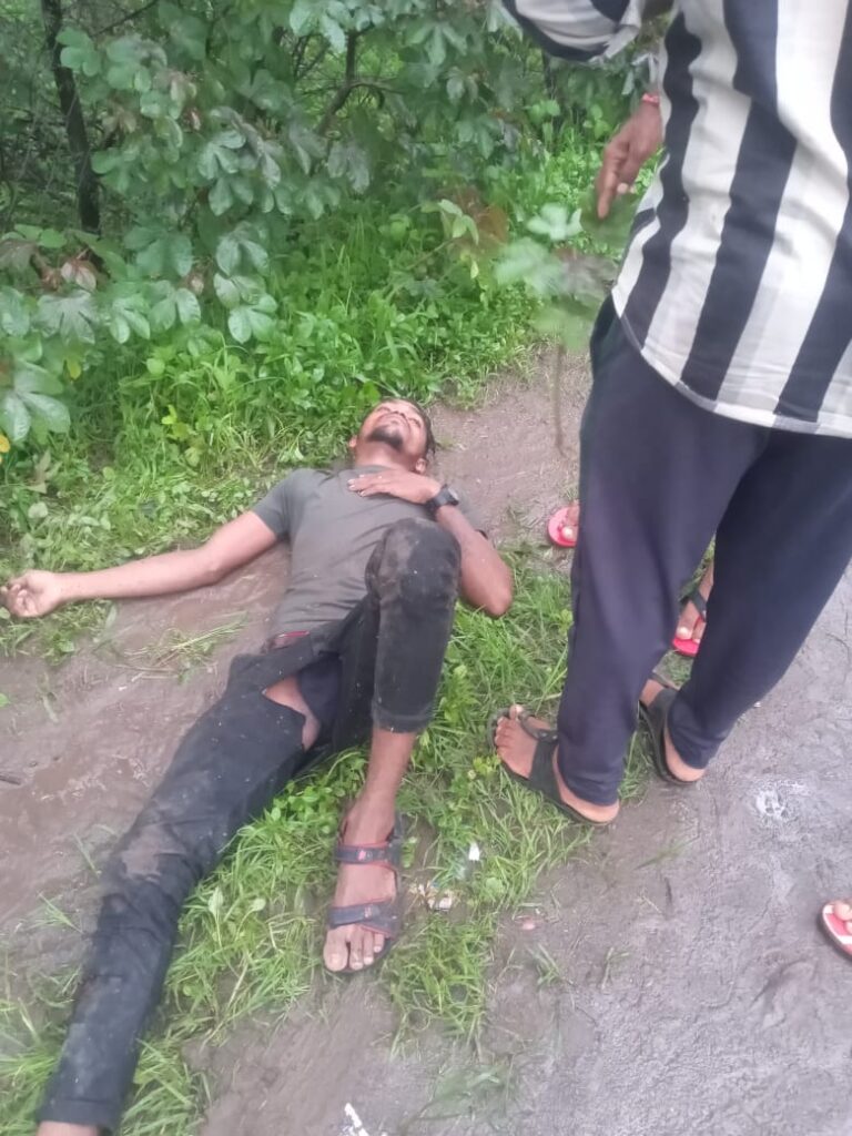 ट्रेक्टर की चपेट मे आये बाइक सवार 3 युवक….2 घायल एक की हालत गंभीर सिम्स रिफर..