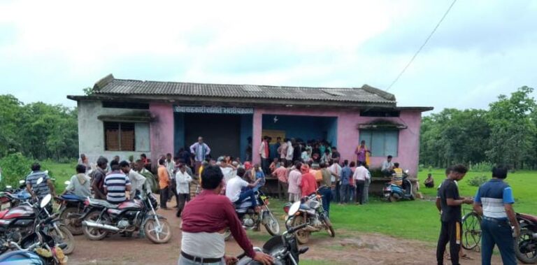 सेवा सहकारी समिति मर्या.पंकं.558 भरारी के लिपिक जगजीवन कुर्रे पर लगभग 80 लाख रुपए के गमन का आरोप लगा है…