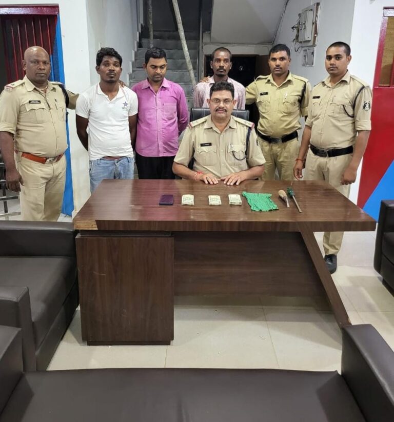 माननीय उच्च न्यायालय बिलासपुर आवासीय परिसर में चोरी करने वाले 3 आरोपी गिरफ्तार…गूगल लोकेशन से हुई आरोपियों की पहचान…. माननीय उच्च न्यायालय बिलासपुर आवासीय परिसर में चोरी करने वाले 3 आरोपी गिरफ्तार…गूगल लोकेशन से हुई आरोपियों की पहचान….