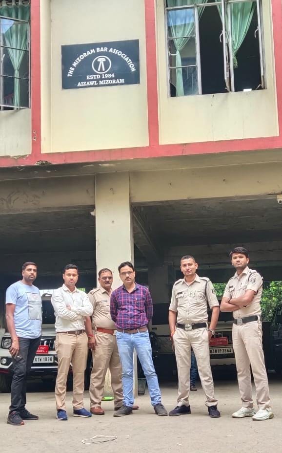 बिलासपुर छत्तीसगढ़ के माननीय मुख्य न्यायाधीश अरूप कुमार गोस्वामी की फोटो व्हाट्सएप प्रोफाइल में लगाकर फर्जी मैसेज भेजकर ठगी करने का प्रयास करने वाले आरोपियों को किया गया गिरफ्तार…. बिलासपुर छत्तीसगढ़ के माननीय मुख्य न्यायाधीश अरूप कुमार गोस्वामी की फोटो व्हाट्सएप प्रोफाइल में लगाकर फर्जी मैसेज भेजकर ठगी करने का प्रयास करने वाले आरोपियों को किया गया गिरफ्तार….