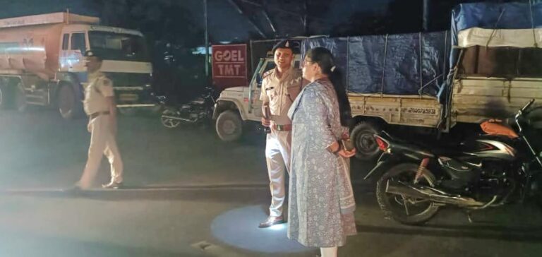 बिलासपुर पुलिस द्वारा देर रात की गई सघन चेकिंग एसएसपी ने स्वयं चेकिंग पॉइंट पहुंच कर लिया जायजा… बिलासपुर पुलिस द्वारा देर रात की गई सघन चेकिंग एसएसपी ने स्वयं चेकिंग पॉइंट पहुंच कर लिया जायजा…