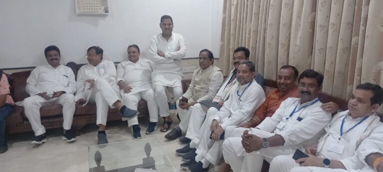 महंगाई के विरोध में दिल्ली में आयोजित रैली में शामिल हुए छत्तीसगढ़ योग आयोग सदस्य रविंद्र सिंह… महंगाई के विरोध में दिल्ली में आयोजित रैली में शामिल हुए छत्तीसगढ़ योग आयोग सदस्य रविंद्र सिंह…