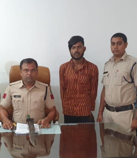 गुण्डा बदमाश ने लहराया तलवार गया जेल चकरभाठा पुलिस की कार्यवाही… गुण्डा बदमाश ने लहराया तलवार गया जेल चकरभाठा पुलिस की कार्यवाही…