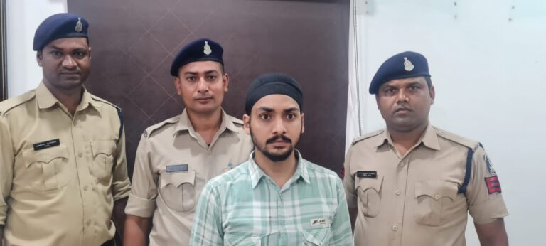 इंश्योरेंस फ्रॉड का आरोपी दिल्ली से गिरफ्तार नाम बदल कर फ्रॉड का आरोपी गिरफ्तार एसएसपी के निर्देश पर हो रही कार्रवाई…