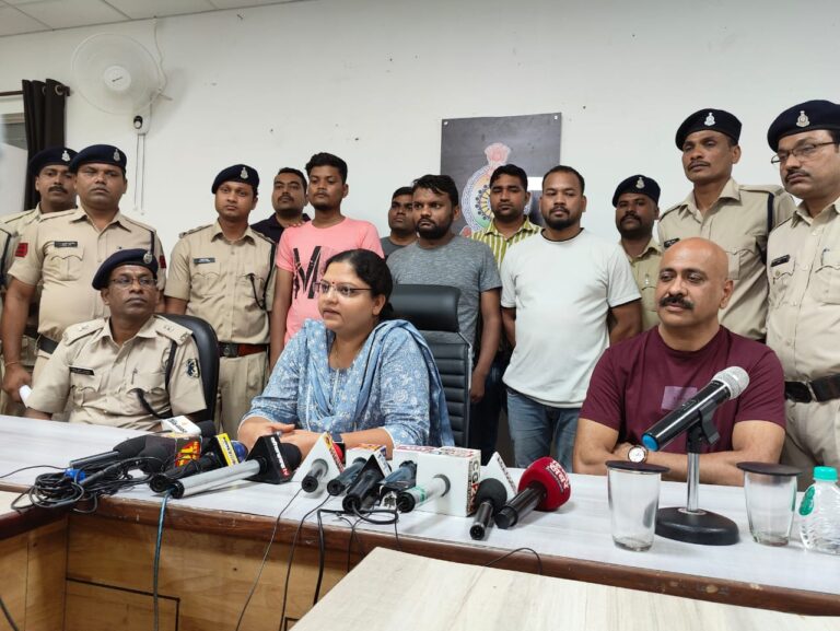 ऑनलाइन इंटरनेट व एथिकल हैकिंग के माध्यम से उपरोक्त बैटिंग साइड में सट्टा खेलने वाले महादेव और रेड्डीअन्ना पर बिलासपुर पुलिस की कार्यवाही….