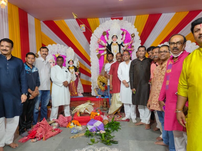 विद्या विनोवा क्रांति नगर दुर्गा पूजा समिति के महा आरती व डांडिया कार्यक्रम में शामिल हुए नगर विधायक शैलेश पांडे व छत्तीसगढ़ योग आयोग के सदस्य रविंद्र सिंह विद्या विनोवा क्रांति नगर दुर्गा पूजा समिति के महा आरती व डांडिया कार्यक्रम में शामिल हुए नगर विधायक शैलेश पांडे व छत्तीसगढ़ योग आयोग के सदस्य रविंद्र सिंह