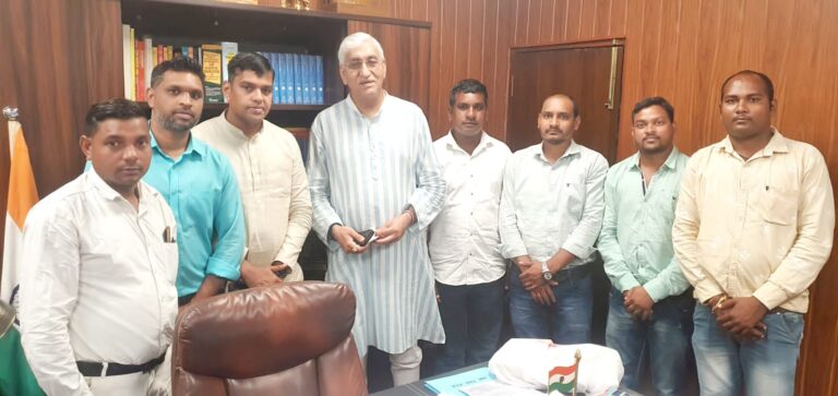 चुनाव जीतने के बाद सभापति समेत पदाधिकारी पहुंचे रायपुर..स्वास्थ्य मंत्री से मांगा आशीर्वाद..टीएस ने कहा.. जनता की सेवा करें..मिलेगा आशीर्वाद चुनाव जीतने के बाद सभापति समेत पदाधिकारी पहुंचे रायपुर..स्वास्थ्य मंत्री से मांगा आशीर्वाद..टीएस ने कहा.. जनता की सेवा करें..मिलेगा आशीर्वाद