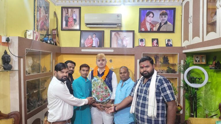 केश शिल्प बोर्ड के उपाध्यक्ष ने किया त्रिलोक श्रीवास से भेंट… केश शिल्प बोर्ड के उपाध्यक्ष ने किया त्रिलोक श्रीवास से भेंट…