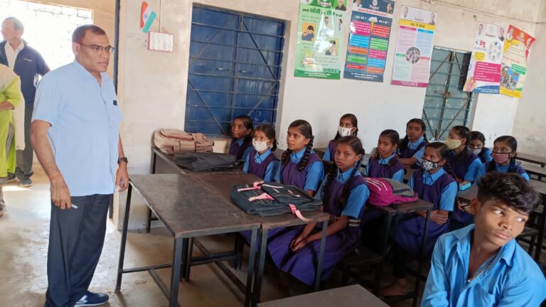 विकास खंड शिक्षा अधिकारी निकले औचक निरीक्षण पर, कई प्रधान पाठकों को दिया कारण बताओ नोटिस… विकास खंड शिक्षा अधिकारी निकले औचक निरीक्षण पर, कई प्रधान पाठकों को दिया कारण बताओ नोटिस…