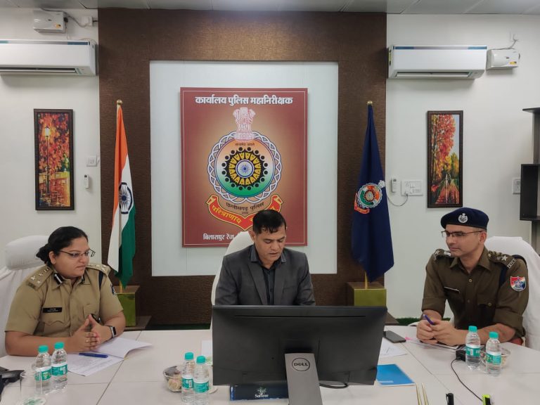 पुलिस महानिरीक्षक रतन लाल डांगी के द्वारा रेंज अंतर्गत जिलों के पुलिस अधीक्षकों सहित आर.पी.एफ. एवं जी.आर.पी की समन्वय बैठक… पुलिस महानिरीक्षक रतन लाल डांगी के द्वारा रेंज अंतर्गत जिलों के पुलिस अधीक्षकों सहित आर.पी.एफ. एवं जी.आर.पी की समन्वय बैठक…