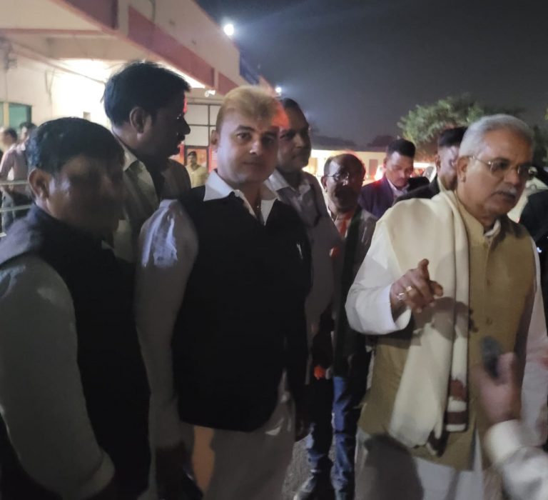 गुजरात में भूपेश बघेल संग त्रिलोक श्रीवास ने किया कांग्रेस के पक्ष में प्रचार… गुजरात में भूपेश बघेल संग त्रिलोक श्रीवास ने किया कांग्रेस के पक्ष में प्रचार…