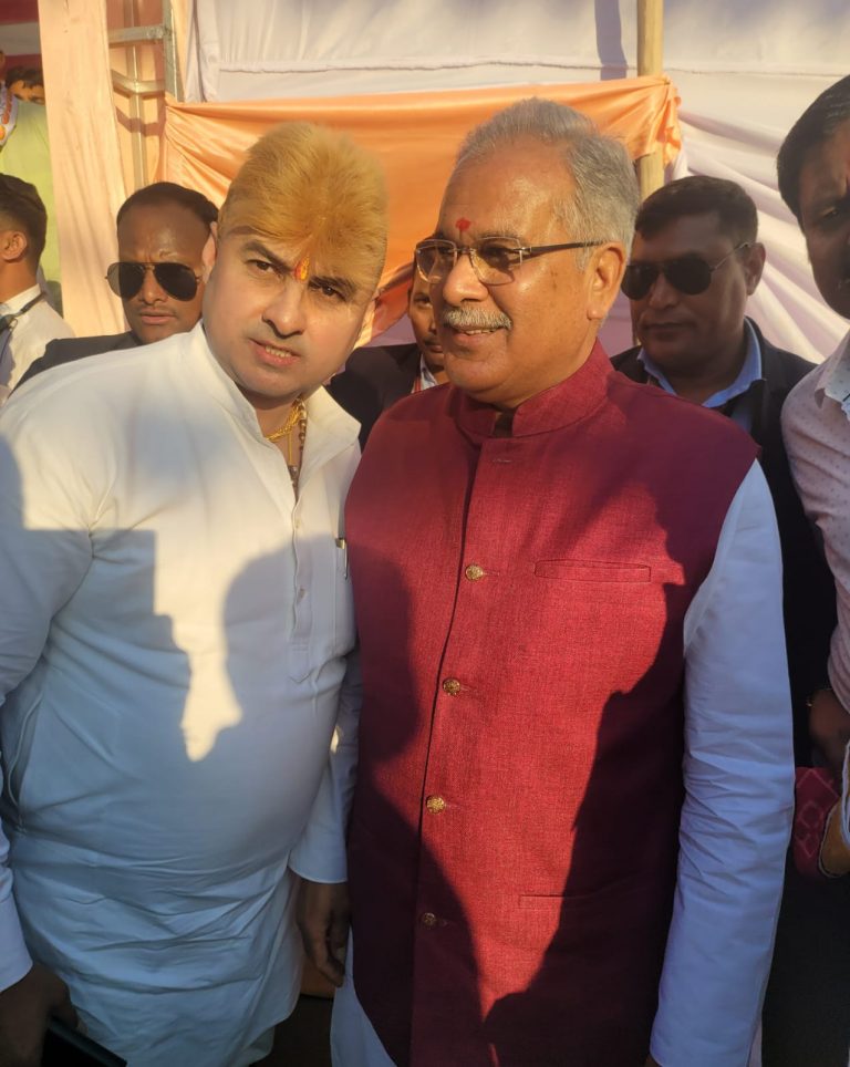 भूपेश बघेल के साथ त्रिलोक श्रीवास ने किया धुआंधार प्रचार… भूपेश बघेल के साथ त्रिलोक श्रीवास ने किया धुआंधार प्रचार…