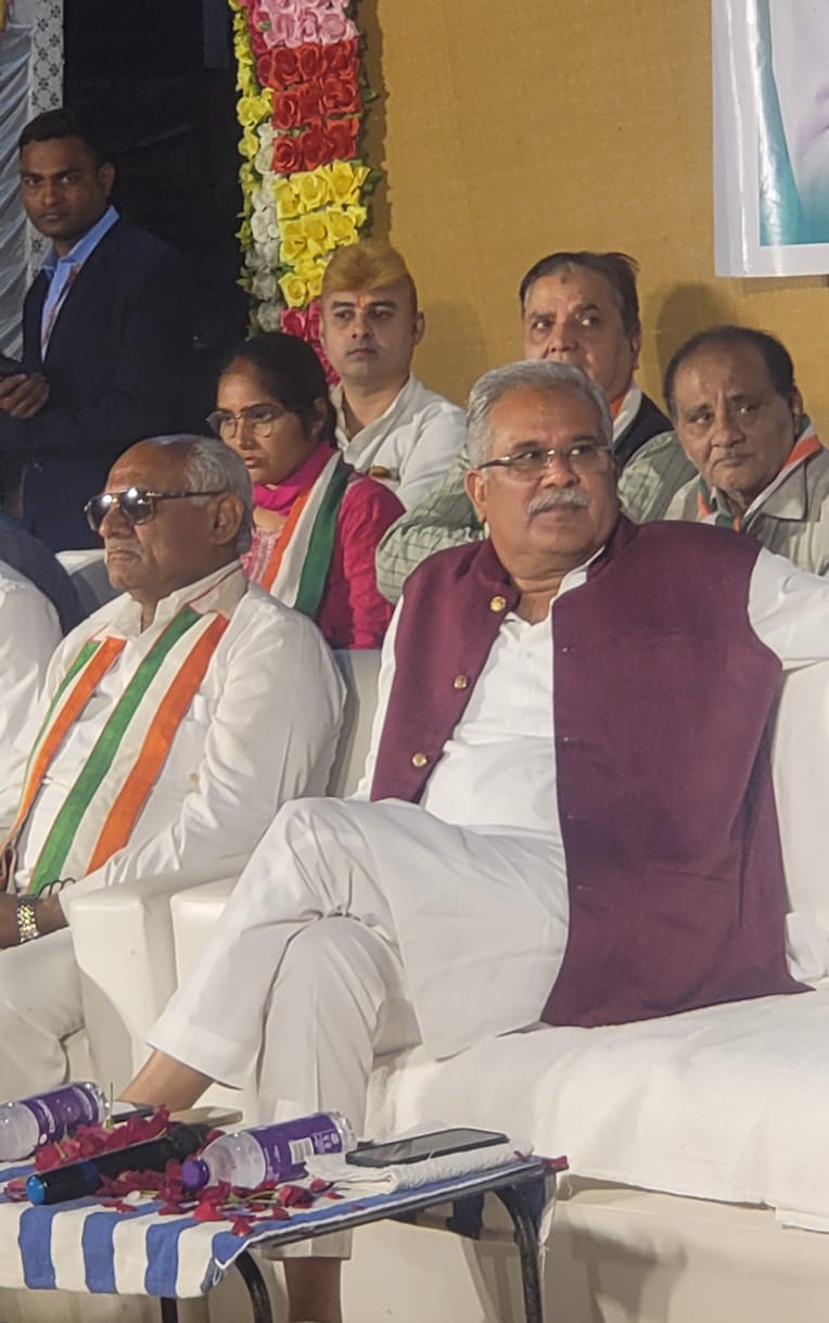 गुजरात चुनाव के अंतिम समय में त्रिलोक ने बनाया जोरदार माहौल… गुजरात चुनाव के अंतिम समय में त्रिलोक ने बनाया जोरदार माहौल…