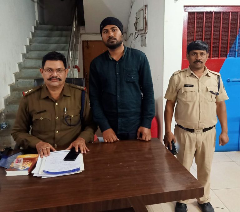 राह चलते युवती के साथ छेडखानी करने वाले आरोपी को चकरभाठा पुलिस ने 24 घण्टे के भीतर किया गिरफ्तार… राह चलते युवती के साथ छेडखानी करने वाले आरोपी को चकरभाठा पुलिस ने 24 घण्टे के भीतर किया गिरफ्तार…