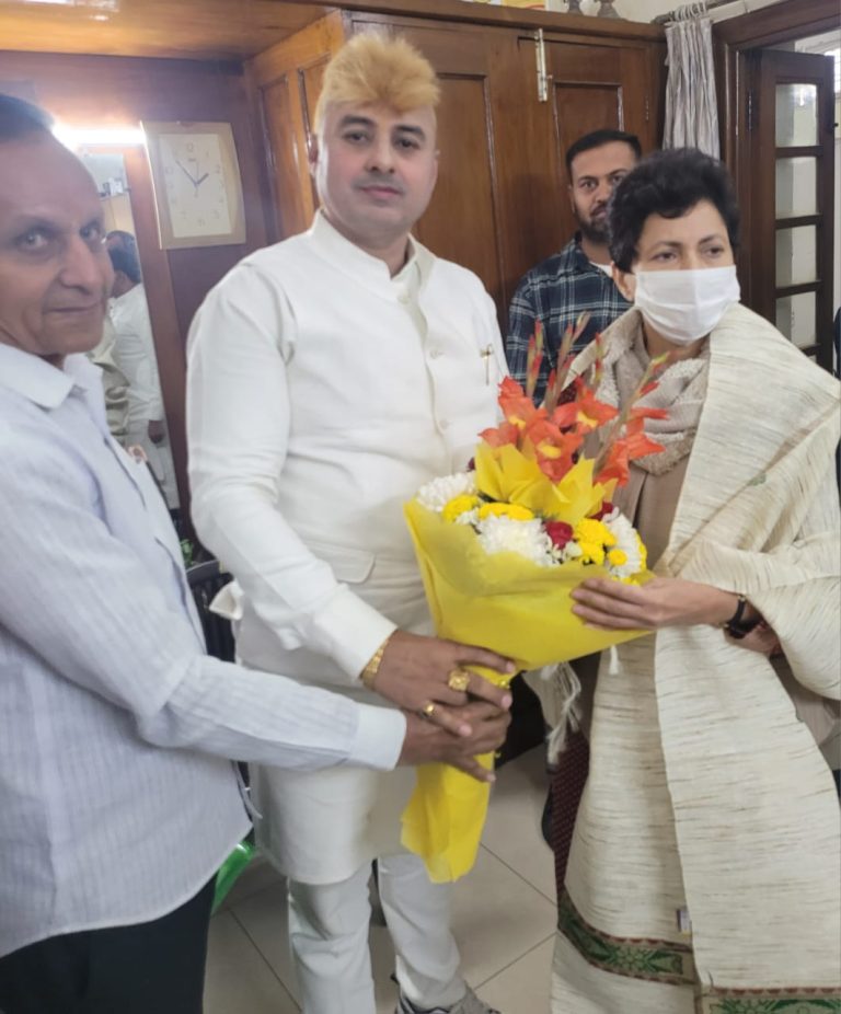 त्रिलोक चंद्र श्रीवास ने कुमारी शैलजा के प्रभारी बनने पर मिल कर दिया बधाइयां…