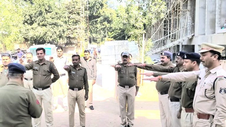 थाना तारबाहर प्रातः गणना में यातायात नियमों का पालन करने सड़क सुरक्षा की ली शपथ…