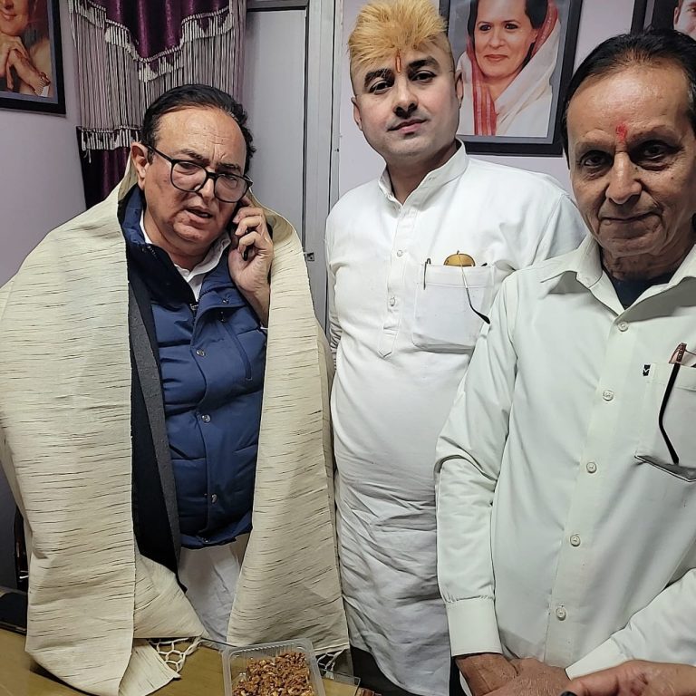 दिल्ली में कांग्रेस के आला नेताओं से किया त्रिलोक चंद्र श्रीवास ने भेंट….