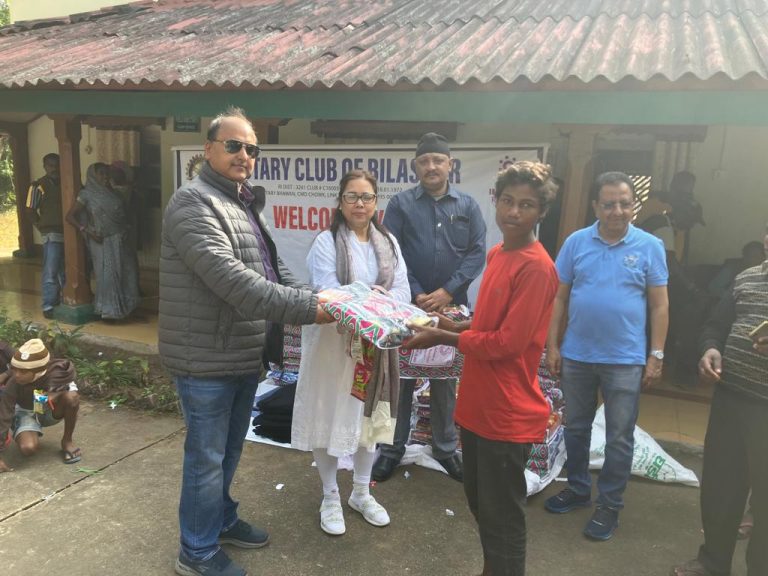 रोटरी क्लब बिलासपुर की सराहनीय पहल बढ़ती ठंड को देखते हुए आदिवासियों को बांटा गया कंबल… रोटरी क्लब बिलासपुर की सराहनीय पहल बढ़ती ठंड को देखते हुए आदिवासियों को बांटा गया कंबल…