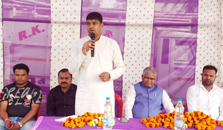 भाजपा और कांग्रेस नेताओं ने एक साथ किया भूमिपूजन.. धरम ने कहा.केन्द्रीय योजना से घर-घर पहुंचेगा साफ पानी ..अंकित ने दुहराया..समग्र विकास का मतलब छत्तीसगढ़ मॉडल…