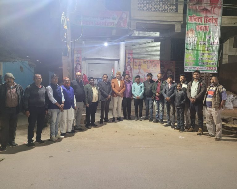 कांग्रेस नेता त्रिलोक श्रीवास ने सहयोगियों सहित किया हिमांशु अमिता कश्यप के पक्ष में प्रचार… कांग्रेस नेता त्रिलोक श्रीवास ने सहयोगियों सहित किया हिमांशु अमिता कश्यप के पक्ष में प्रचार…