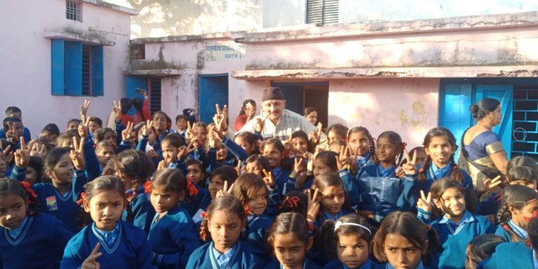 ठंड से ठिठुरते बच्चों को देख रोटरी क्लब की पहल.. 150 से अधिक बच्चों को बांटा स्वेटर.. ठंड से ठिठुरते बच्चों को देख रोटरी क्लब की पहल.. 150 से अधिक बच्चों को बांटा स्वेटर..