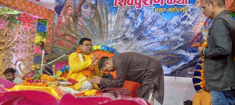 छत्तीसगढ़ योग आयोग सदस्य रविंद्र सिंह जरहगांव के सोठार सिध्दि विनायक परिसर पहुंच कर शिव पुराण कथा में शामिल हो कर कथा श्रवण कर आरती उपरांत आशीर्वाद लिए…