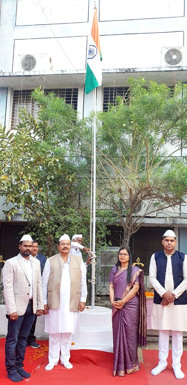 गणतंत्र दिवस पर जिला पंचायत सभापति अंकित गौरहा विभिन्न कार्यक्रमों में हुए शामिल व प्रदेशवासियों को दी शुभकामनाएं.. गणतंत्र दिवस पर जिला पंचायत सभापति अंकित गौरहा विभिन्न कार्यक्रमों में हुए शामिल व प्रदेशवासियों को दी शुभकामनाएं..