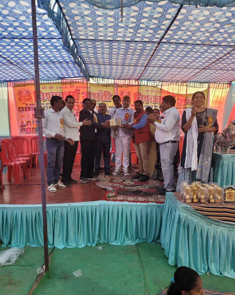 कुरितियों को त्याग कर, समाज को आगे बढ़ाएं- त्रिलोक चंद्र श्रीवास… कुरितियों को त्याग कर, समाज को आगे बढ़ाएं- त्रिलोक चंद्र श्रीवास…