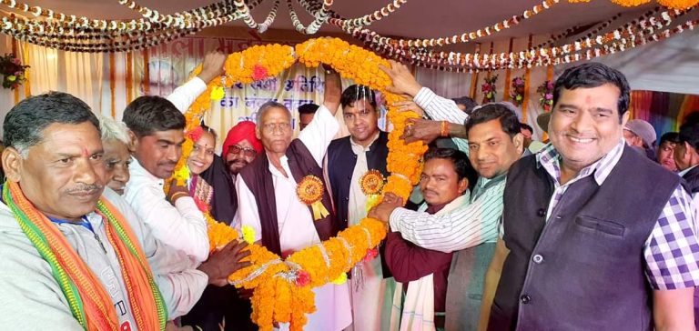 जिला पंचायत सभापति अंकित गौरहा व पूर्व विधायक सियाराम कौशिक ने किया ताला महोत्सव शुभारंभ.. जिला पंचायत सभापति अंकित गौरहा व पूर्व विधायक सियाराम कौशिक ने किया ताला महोत्सव शुभारंभ..