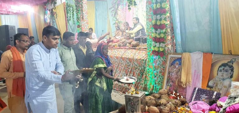 अखंड नवधा रामायण समिति ग्राम लगरा के आयोजन में शामिल हुए- जिला पंचायत सभापति अंकित गौराहा अखंड नवधा रामायण समिति ग्राम लगरा के आयोजन में शामिल हुए- जिला पंचायत सभापति अंकित गौराहा