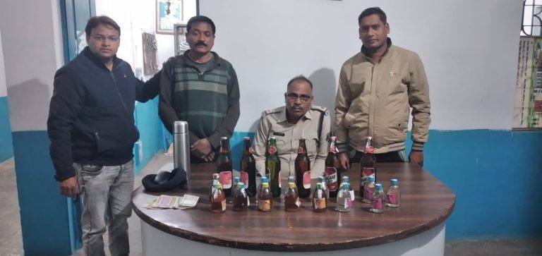 अवैध रूप से होटल में शराब बेचने वाले को कोनी पुलिस ने धर दबोचा… अवैध रूप से होटल में शराब बेचने वाले को कोनी पुलिस ने धर दबोचा…