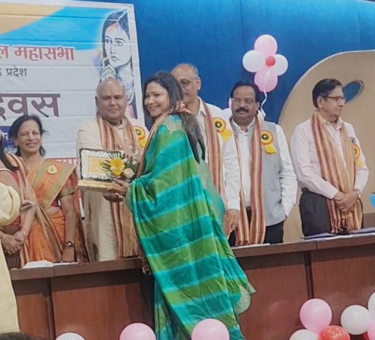 राजधानी में अखिल भारतीय अग्रवाल महासभा द्वारा हुआ लाठ परिवार की बहू का सम्मान.. मानव सेवा मे अग्रणी पायल का रायपुर में सम्मान..