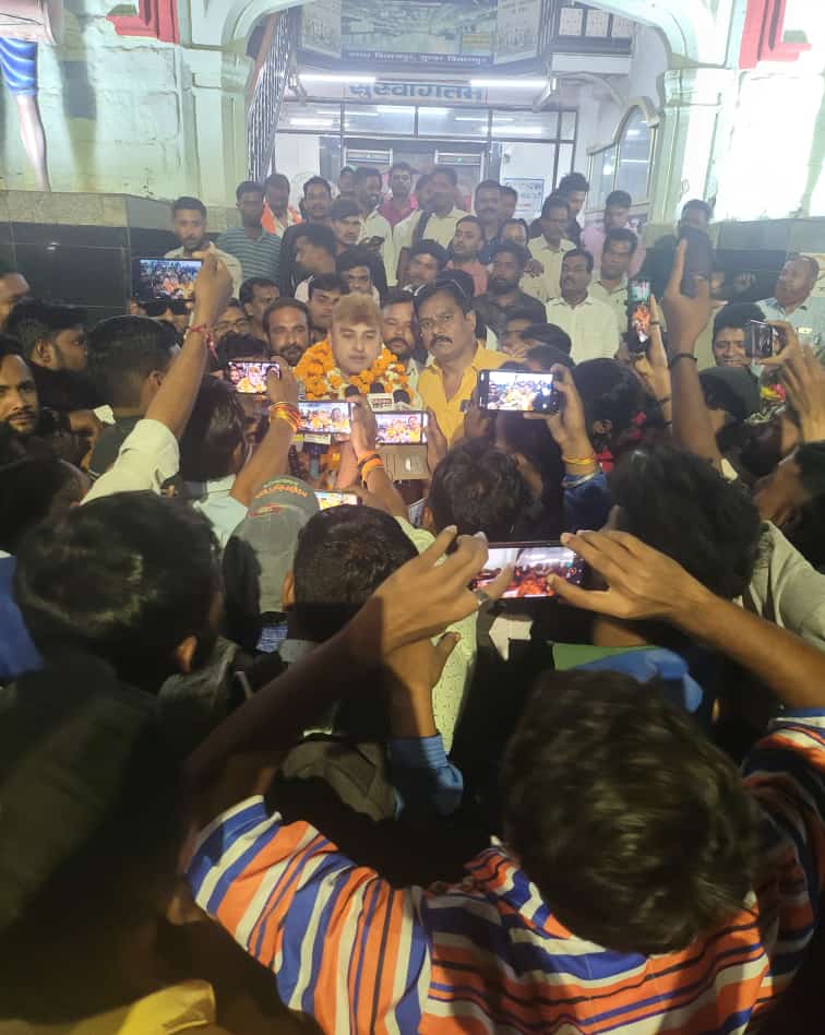 कांग्रेस नेता बॉलीवुड अभिनेता त्रिलोक चंद श्रीवास्‌ के बिलासपुर आगमन पर ऐतिहासिक स्वागत…