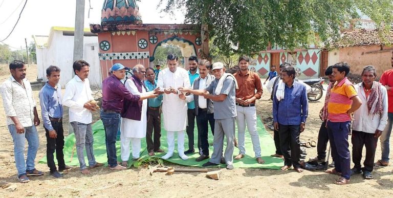 पाइप लाइन विस्तार,टंकी निर्माण पर खर्च होगा 87 लाख..सभापति गौरहा व ब्लॉक अध्यक्ष ने किया भूमिपूजन..बताया..जल है.तो कल है.. पाइप लाइन विस्तार,टंकी निर्माण पर खर्च होगा 87 लाख..सभापति गौरहा व ब्लॉक अध्यक्ष ने किया भूमिपूजन..बताया..जल है.तो कल है..