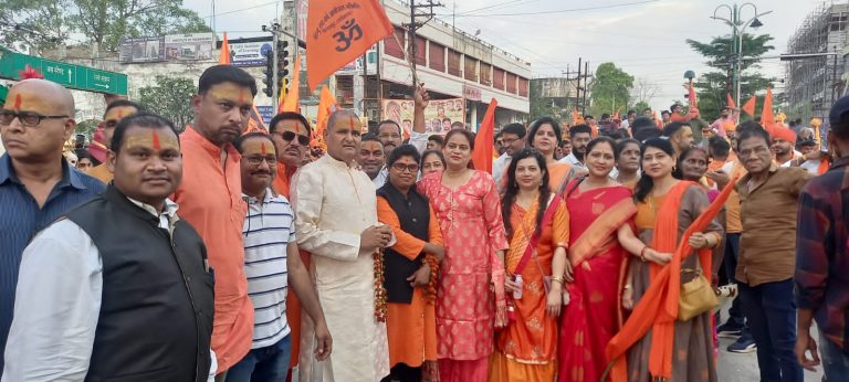 छत्तीसगढ़ योग आयोग सदस्य रविंद्र सिंह के नेतृत्व मे गाजा बाजा के साथ हिंदू नव वर्ष भव्य शोभायात्रा का स्वागत कर फल व जुस किया वितरण… छत्तीसगढ़ योग आयोग सदस्य रविंद्र सिंह के नेतृत्व मे गाजा बाजा के साथ हिंदू नव वर्ष भव्य शोभायात्रा का स्वागत कर फल व जुस किया वितरण…