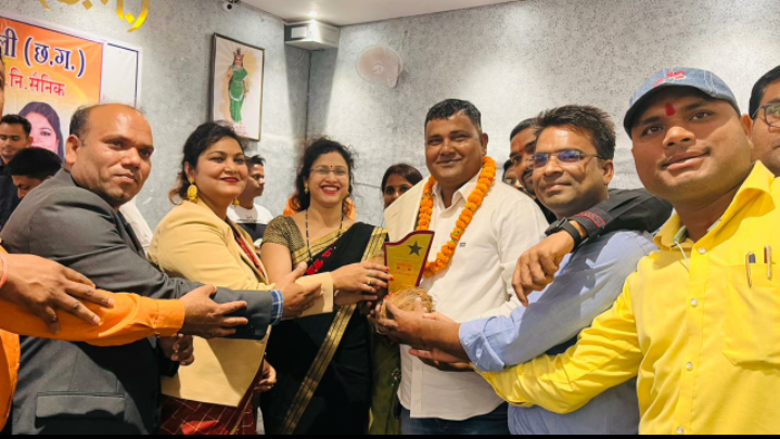 डॉ.सरिता भारद्वाज के द्वारा सहायक शिक्षक फेडरेशन संघ के बैनर तले कवि,सीनियर नागरिक,पत्रकार,सैनिक,समाजसेवी और रिटायर्ड कर्मचारियों का हुआ ऐतिहासिक सम्मान…