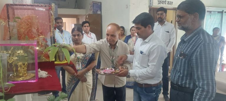 स्वामी आत्मानंद अंग्रेजी माध्यम स्कूल लिंगियाडीह,बिलासपुर में आज लॉटरी से 98 छात्र छात्राओं को किया गया चयनित…