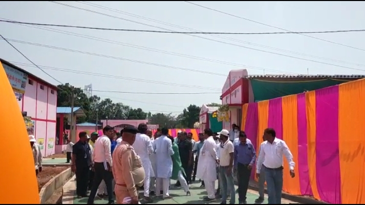 अगुआई की होड़ में आपस में भीड़े दिग्गज कांग्रेसी सीएम के साथ चलने हो गई धक्का मुक्की…